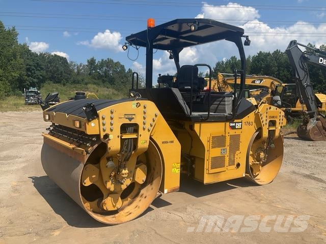 CAT CB64B Divvalču grunts veltņi