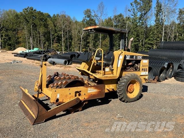 CAT CP-323C مداحل أحادية الأسطوانة