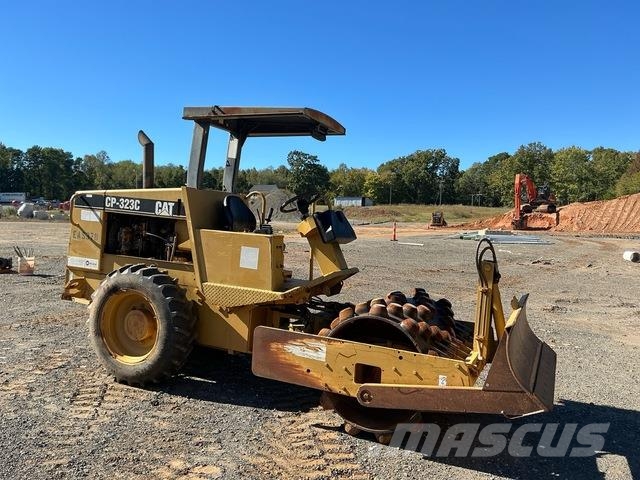 CAT CP-323C مداحل أحادية الأسطوانة