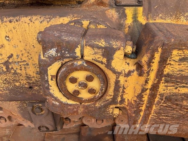 CAT D10T Buldozer sobre oruga