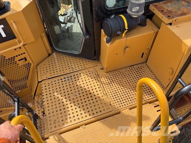 CAT D10T Гусеничные бульдозеры