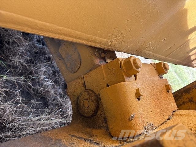 CAT D10T Гусеничные бульдозеры