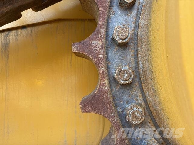CAT D10T Гусеничные бульдозеры
