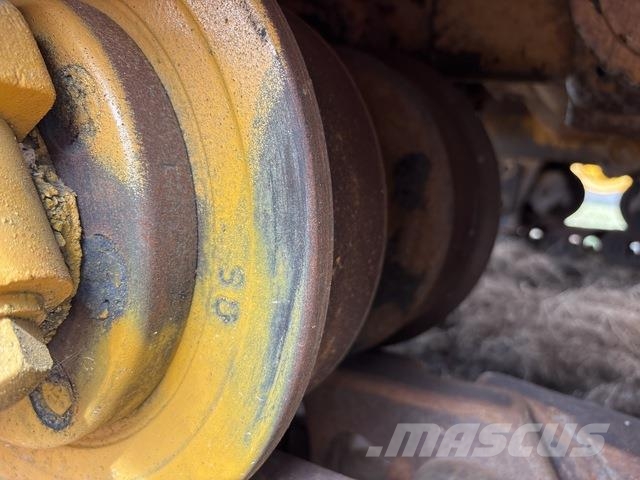 CAT D10T Гусеничные бульдозеры