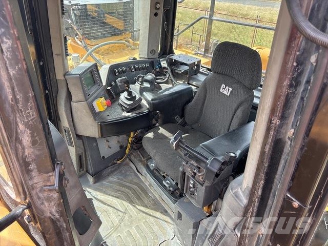 CAT D10T Гусеничные бульдозеры