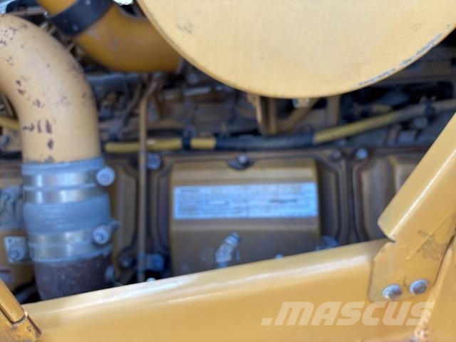 CAT D10T Гусеничные бульдозеры