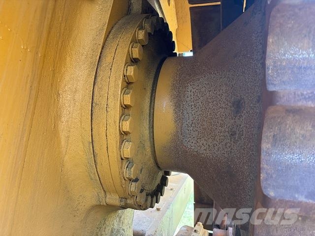 CAT D10T Гусеничные бульдозеры