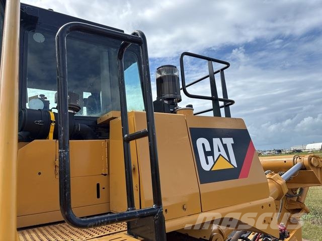 CAT D10T Гусеничные бульдозеры