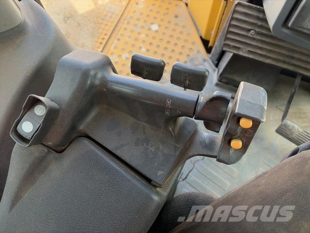 CAT D10T Buldozer sobre oruga
