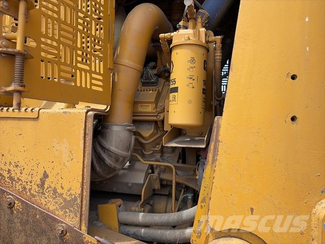 CAT D10T Buldozer sobre oruga