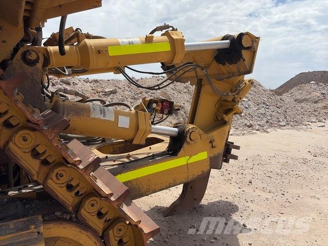 CAT D10T Buldozer sobre oruga