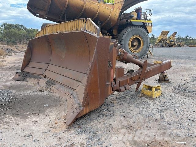 CAT D10T Buldozer sobre oruga
