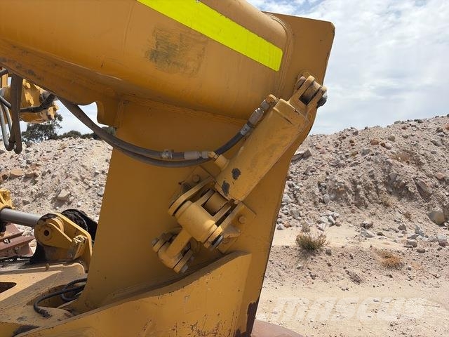 CAT D10T Buldozer sobre oruga