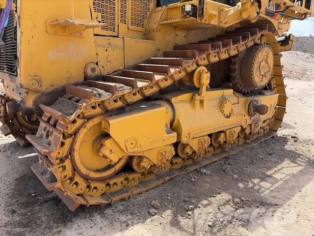 CAT D10T Buldozer sobre oruga