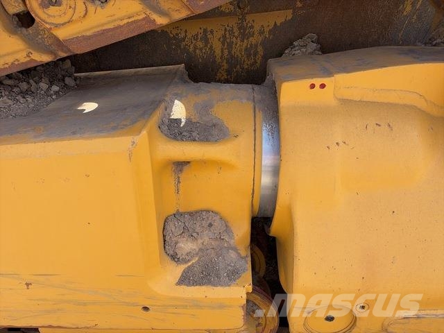 CAT D10T Buldozer sobre oruga