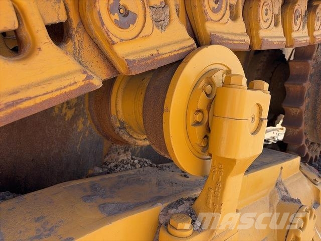 CAT D10T Buldozer sobre oruga