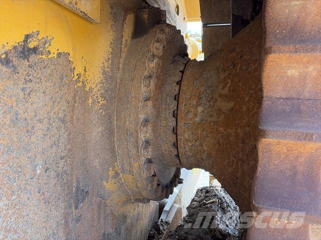 CAT D10T Buldozer sobre oruga