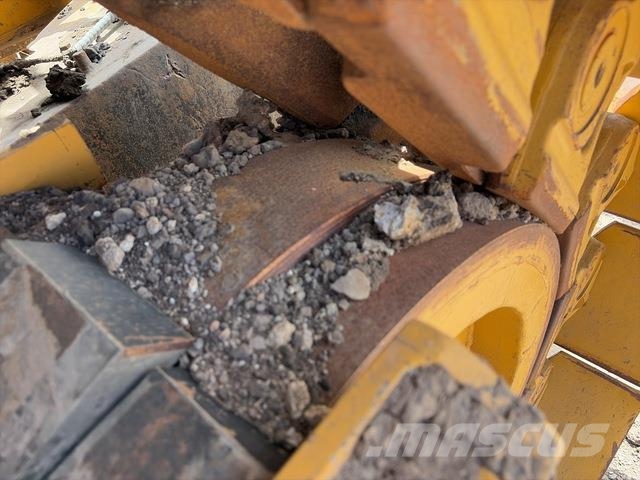 CAT D10T Buldozer sobre oruga