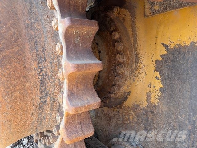CAT D10T Buldozer sobre oruga