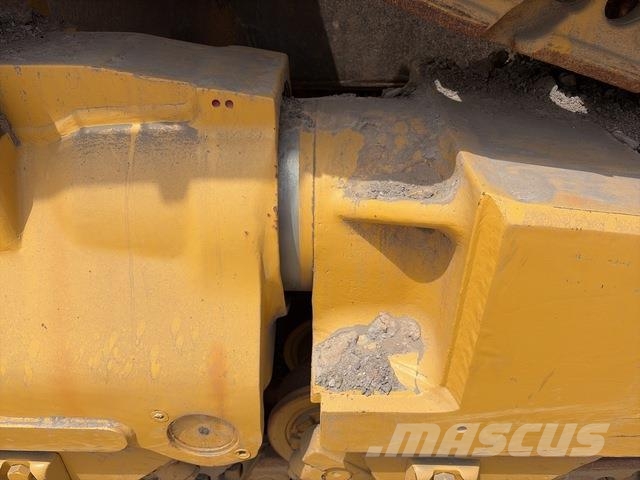 CAT D10T Buldozer sobre oruga