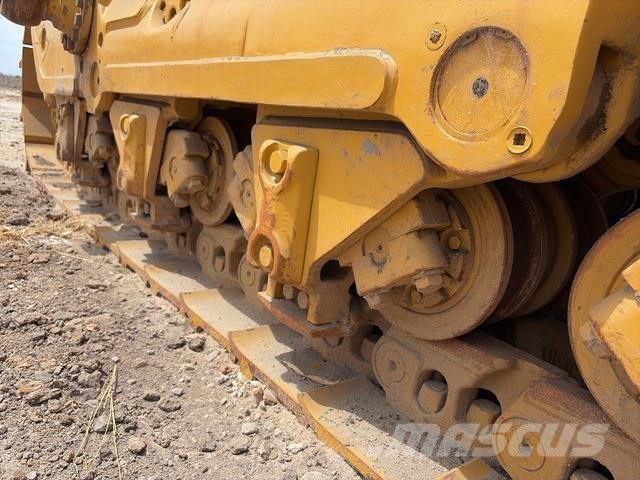 CAT D10T Buldozer sobre oruga