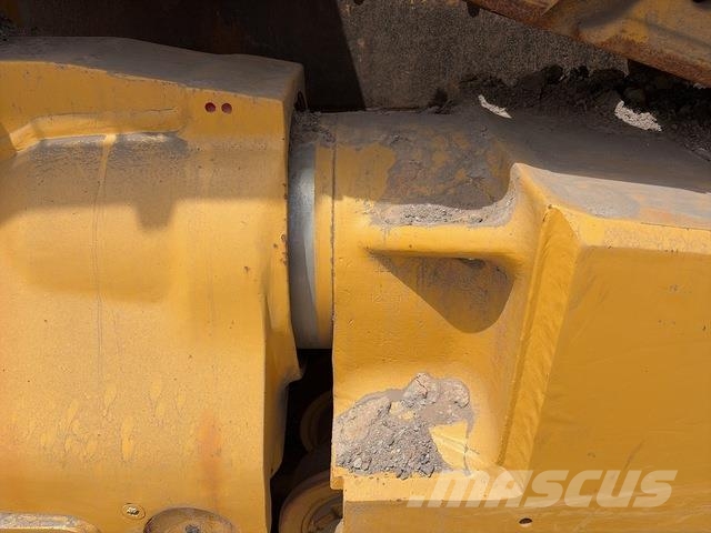 CAT D10T Buldozer sobre oruga