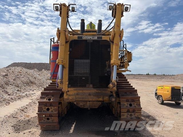 CAT D10T Buldozer sobre oruga
