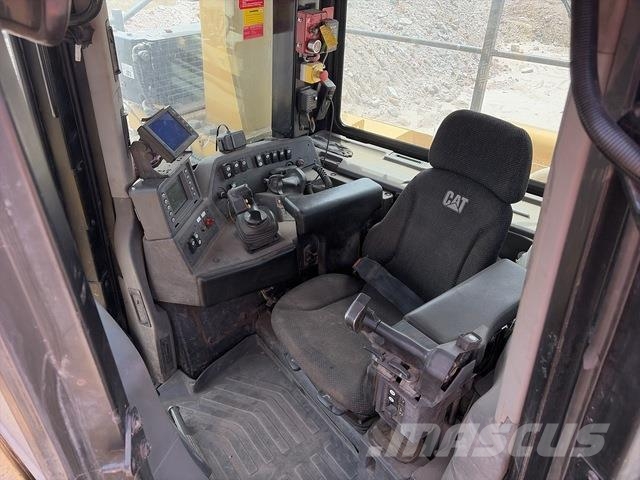 CAT D10T Buldozer sobre oruga