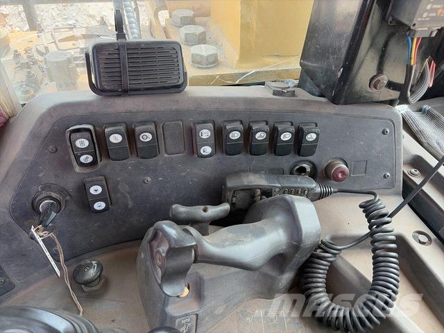 CAT D10T Buldozer sobre oruga
