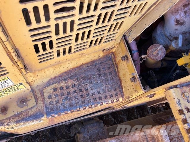 CAT D10T Buldožerji goseničarji
