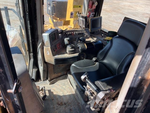 CAT D10T Buldožerji goseničarji