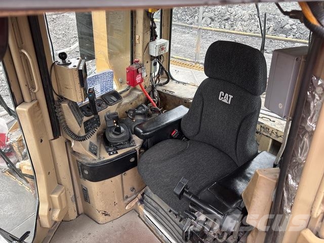 CAT D11R Pásové dozéry