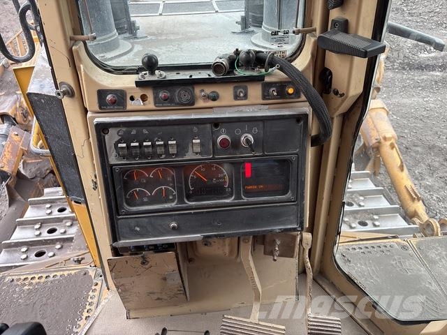 CAT D11R Pásové dozéry