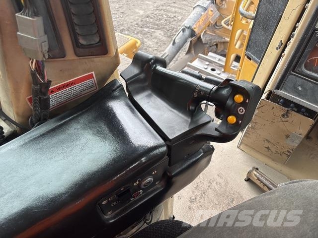 CAT D11R Pásové dozéry