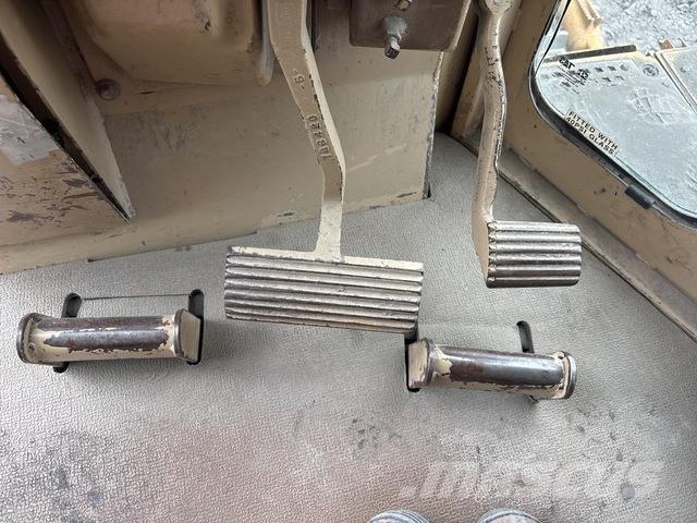 CAT D11R Pásové dozéry