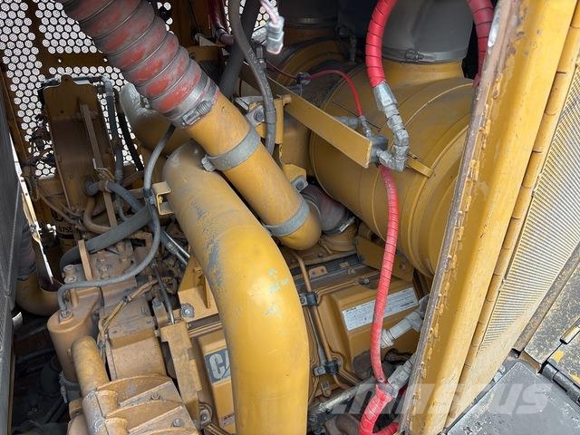 CAT D11R Pásové dozéry