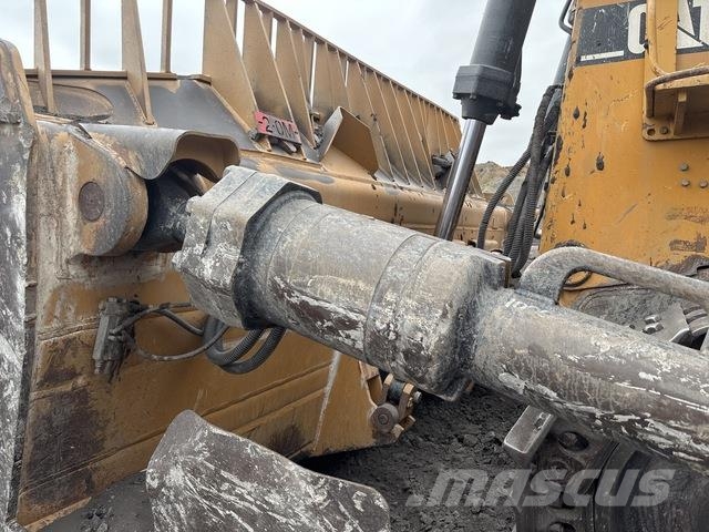 CAT D11R Pásové dozéry