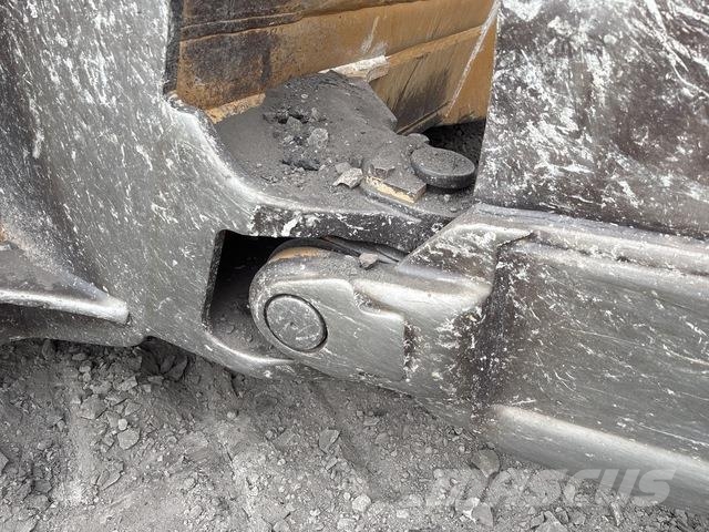CAT D11R Pásové dozéry