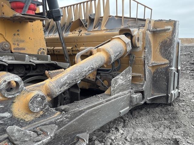 CAT D11R Pásové dozéry