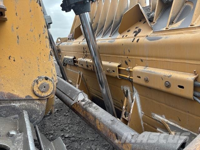 CAT D11R Pásové dozéry