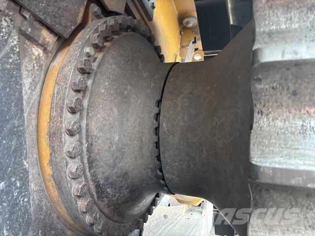 CAT D11R Pásové dozéry