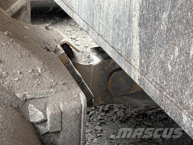 CAT D11R Pásové dozéry