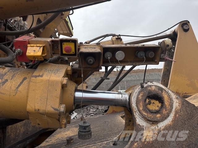 CAT D11R Pásové dozéry