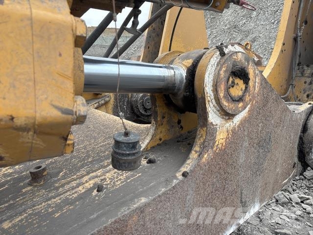 CAT D11R Pásové dozéry