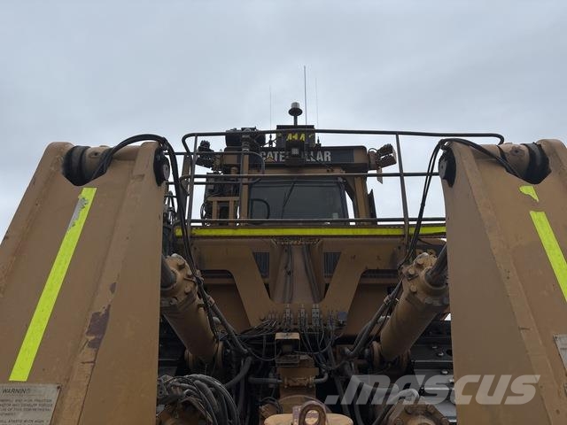 CAT D11R Pásové dozéry