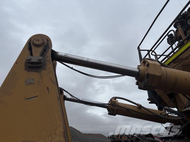 CAT D11R Pásové dozéry