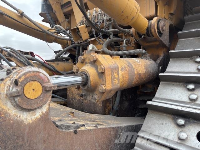 CAT D11R Pásové dozéry