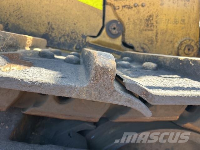 CAT D11T Crawler dozers