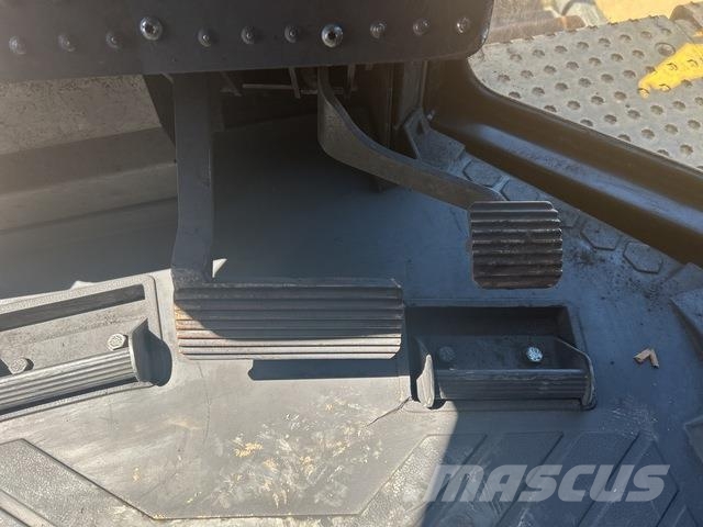 CAT D11T Crawler dozers