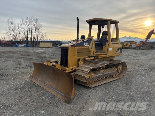 CAT D3G LGP Buldožeri gusjeničari